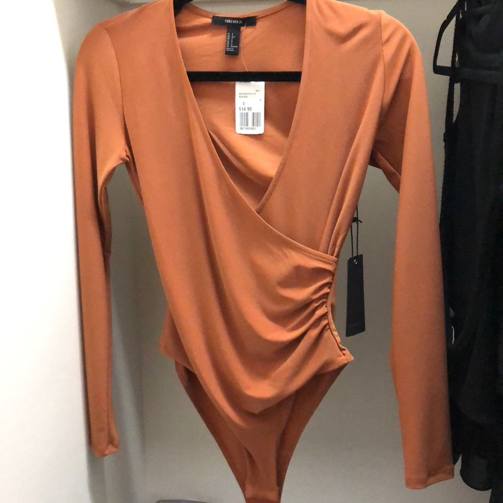 Ruched side v-neck bodysuit